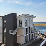 4 Person In Apartment *