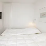 4 Person In *