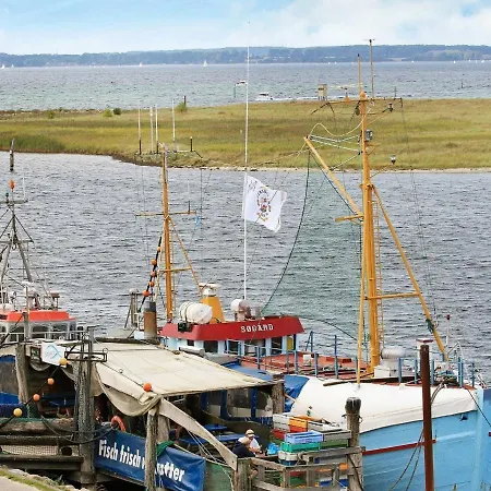 4 Person In