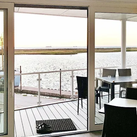 One-bedroom In 10 Apartment