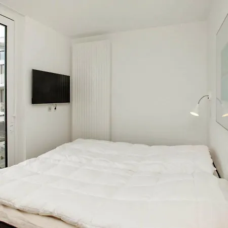 4 Person In Apartman *