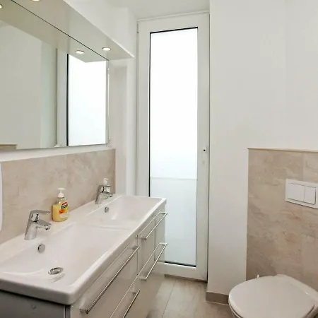 One-bedroom In 10 *
